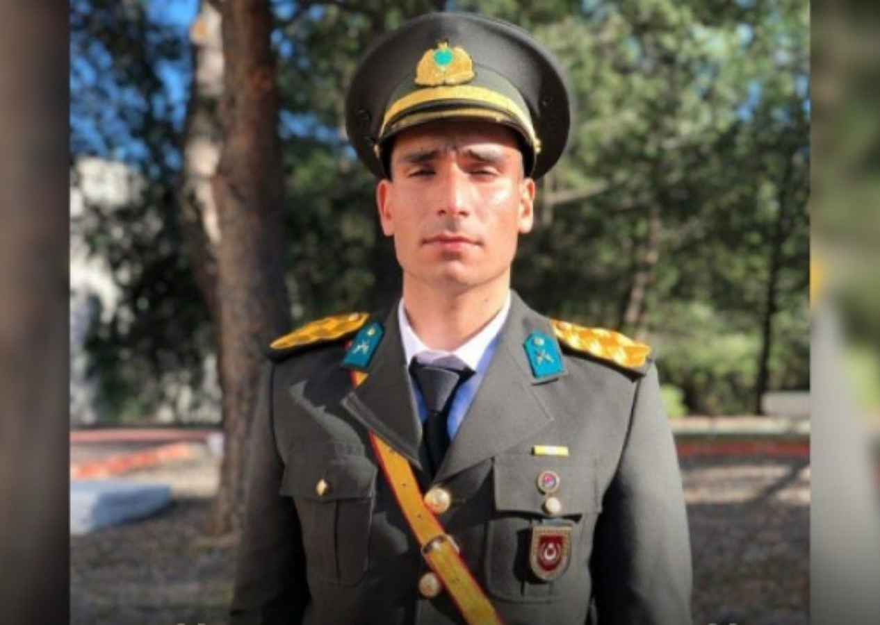 Ey şehit oğlu şehit... Dün şehit düşen Fatih Uğur Altınbaş'ın babası da 2012 yılında şehit olmuş...