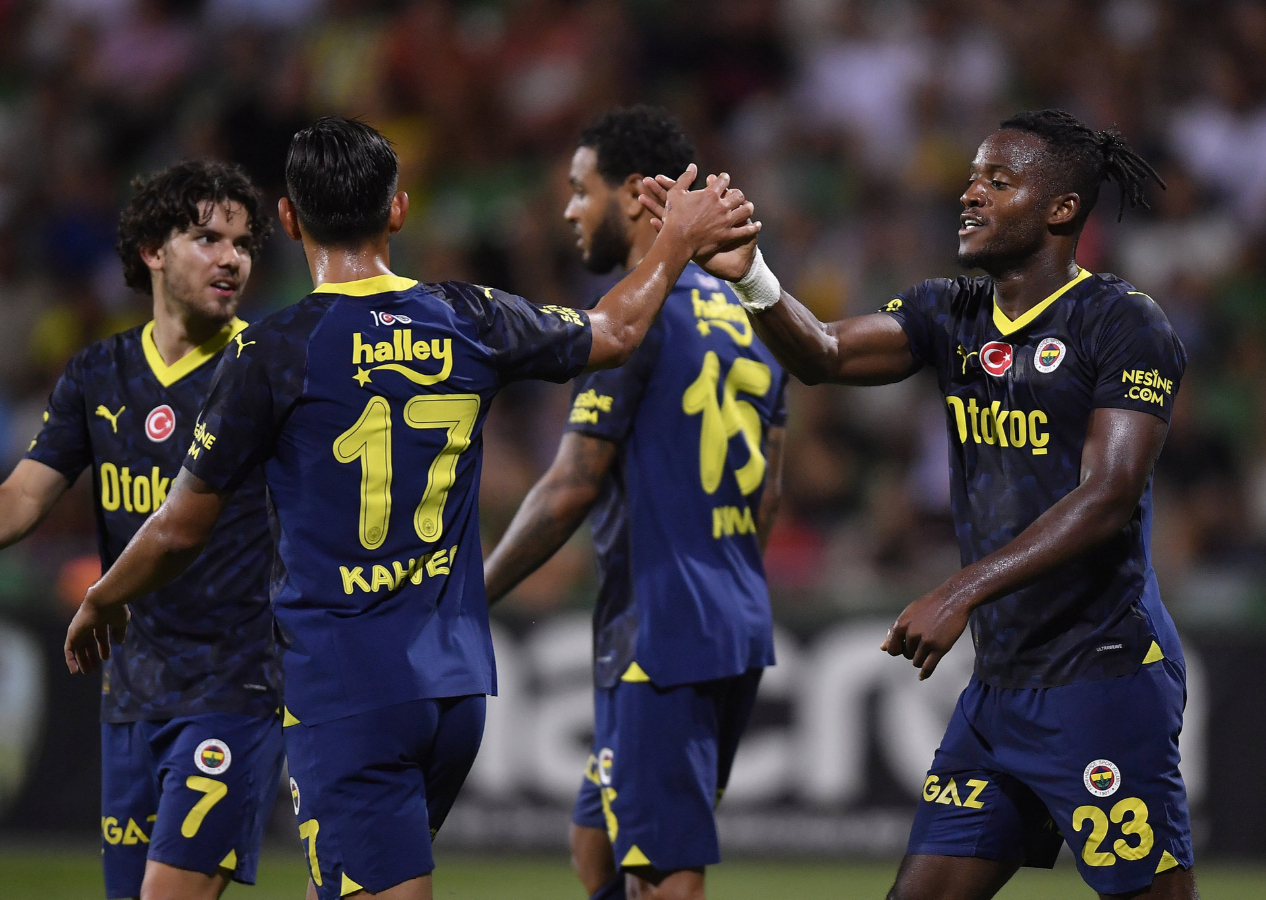 Fenerbahçe'de ayrılacak 5 isim daha belirlendi! Adını bile unuttuğumuz futbolcuya talip var...