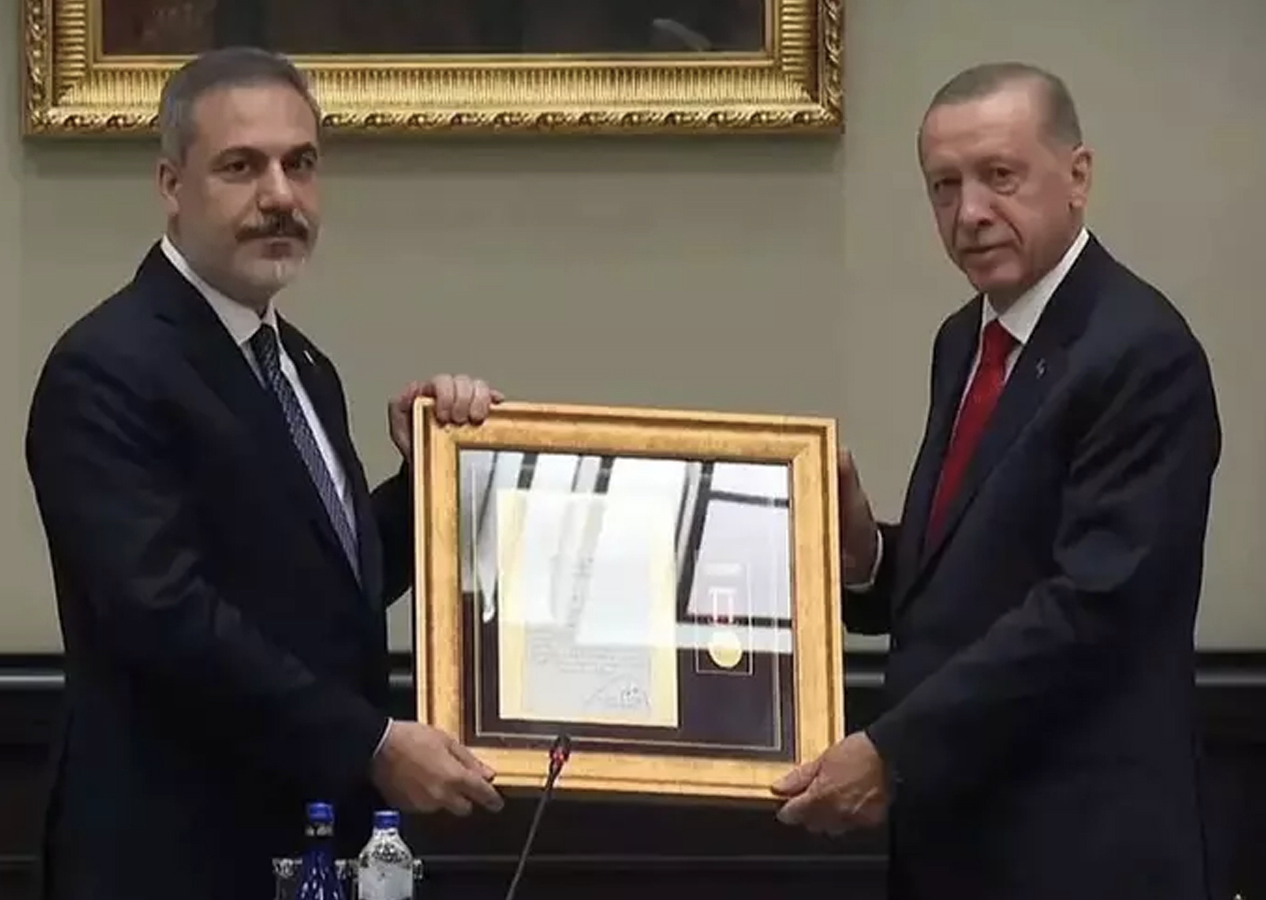 Cumhurbaşkanı Erdoğan'dan Bakan Fidan'a "üstün hizmet madalyası"
