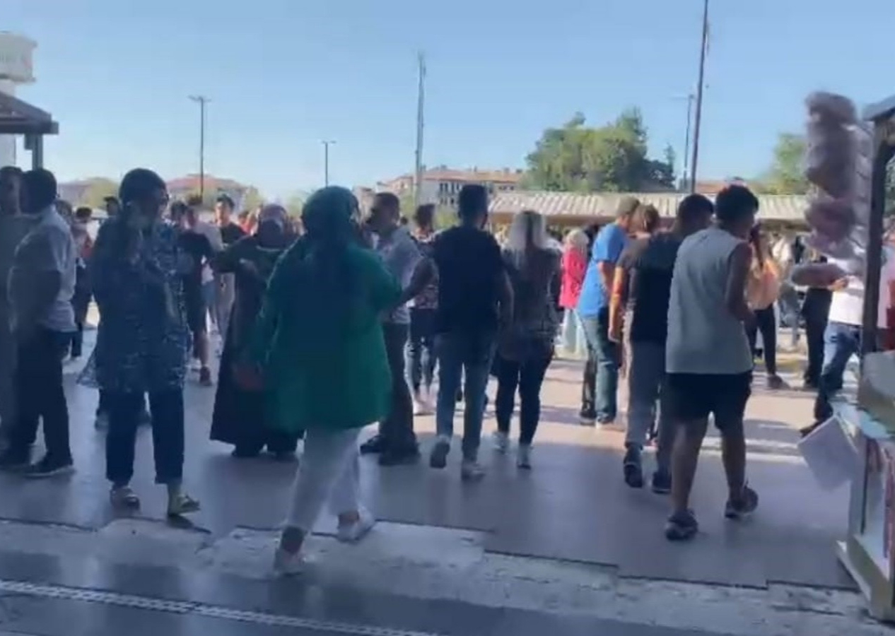 Malatya'da bir dakika arayla iki deprem! Depreme AVM'de yakalananların panik anı kamerada...