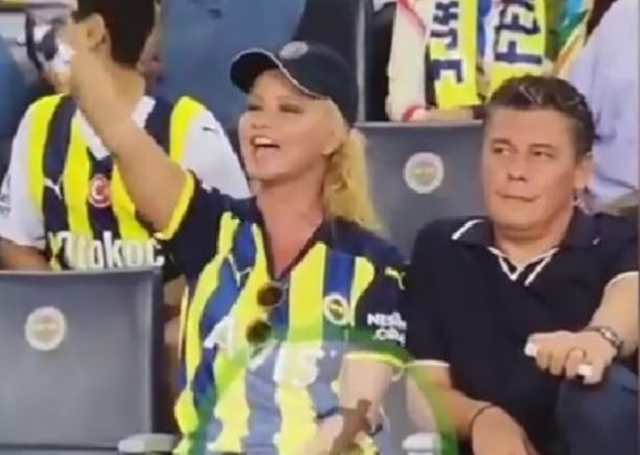Müge Anlı, eşi Şinasi Yüzbaşıoğlu ile birlikte Fenerbahçe maçını izledi! Sosyal medyada gündem oldu