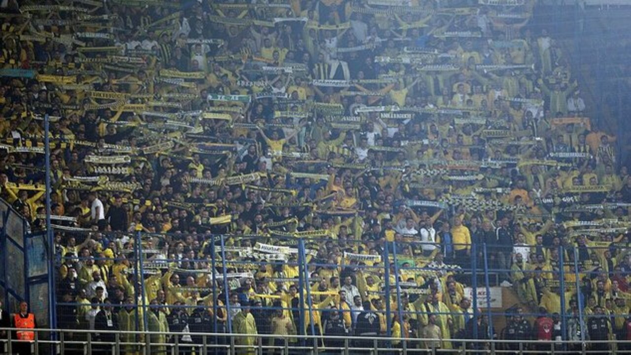 Fenerbahçe taraftarlarından Gaziantep FK'ya anlamlı destek!