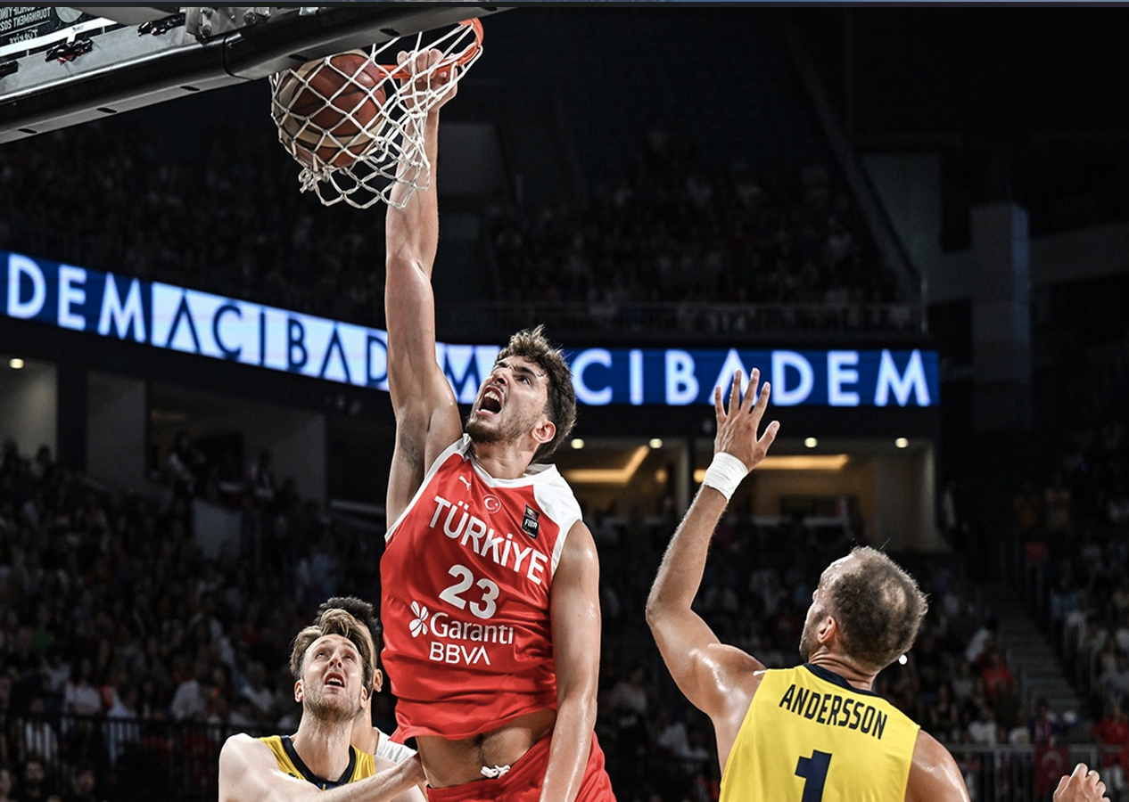 İsveç'i yenen A Milli Erkek Basketbol Takımı finalde!