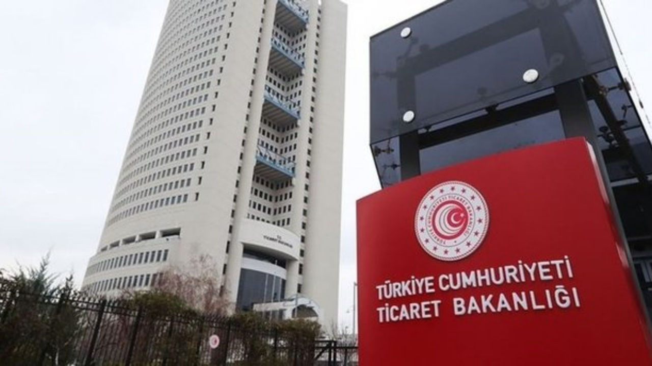 Ticaret Bakanlığı duyurdu! Fiyat etiketi denetimlerinde 11 bin 371 firmaya ceza kesildi