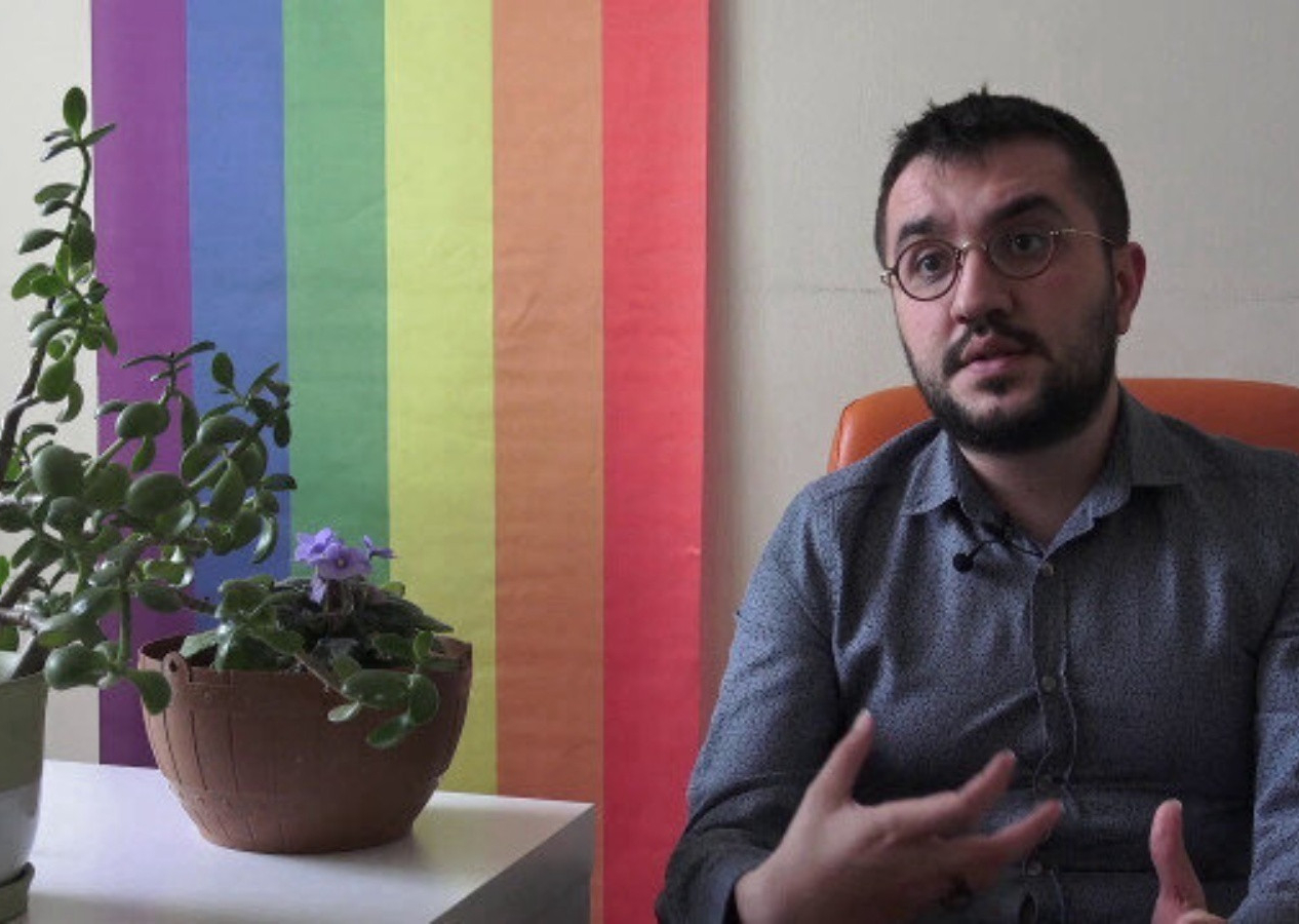 'Çocuk cinsiyet değiştirme ameliyatlarını' savunan LGBT'li yazar Yıldız Tar'dan akıldışı çağrı: Sünneti yasaklayın!