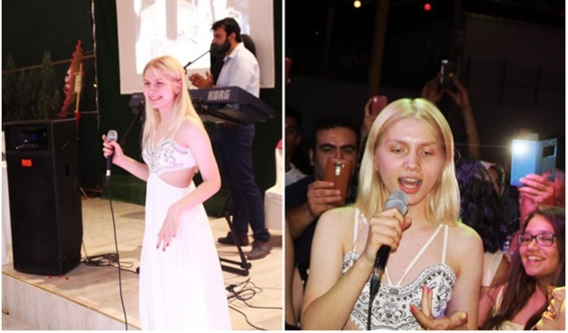 Dünya yıldızı olmak istediğini söyleyen Aleyna Tilki düğün salonunda şarkı söyledi!