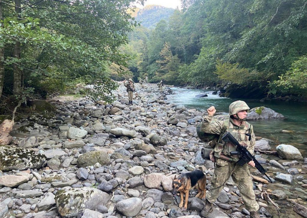 Mehmetçik hudutlarda göz açtırmadı! Yasa dışı geçişlere engel: 6'sı FETÖ mensubu 25 kişi yakalandı