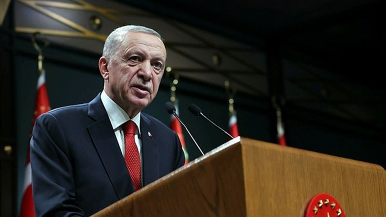 Kabine bugün toplanıyor! Masada 4 önemli konu var: Gençlere vergisiz telefon, Kıbrıs'taki gerginlik, memurlara zam pazarlığı...