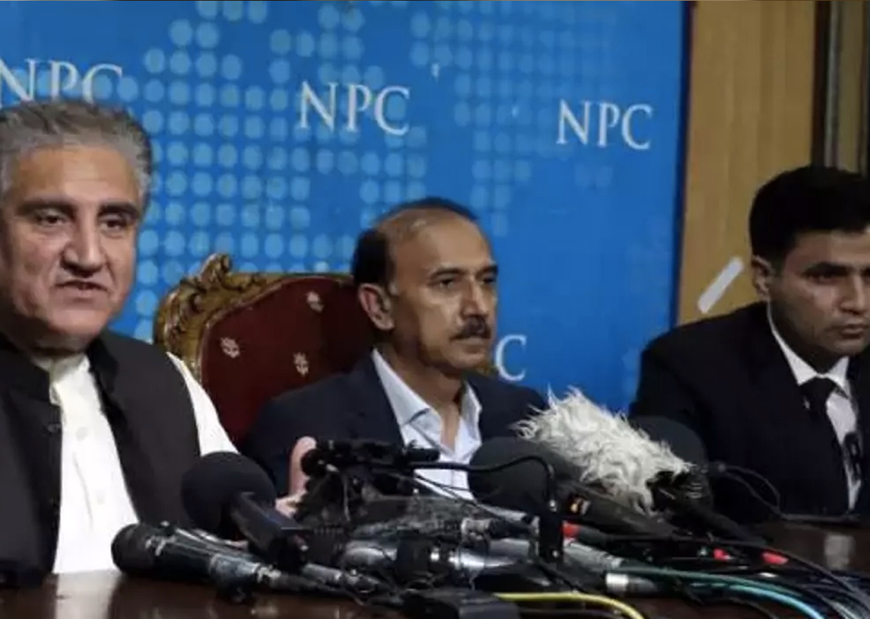 Pakistan’da muhalif siyasetçi Qureshi gözaltına alındı