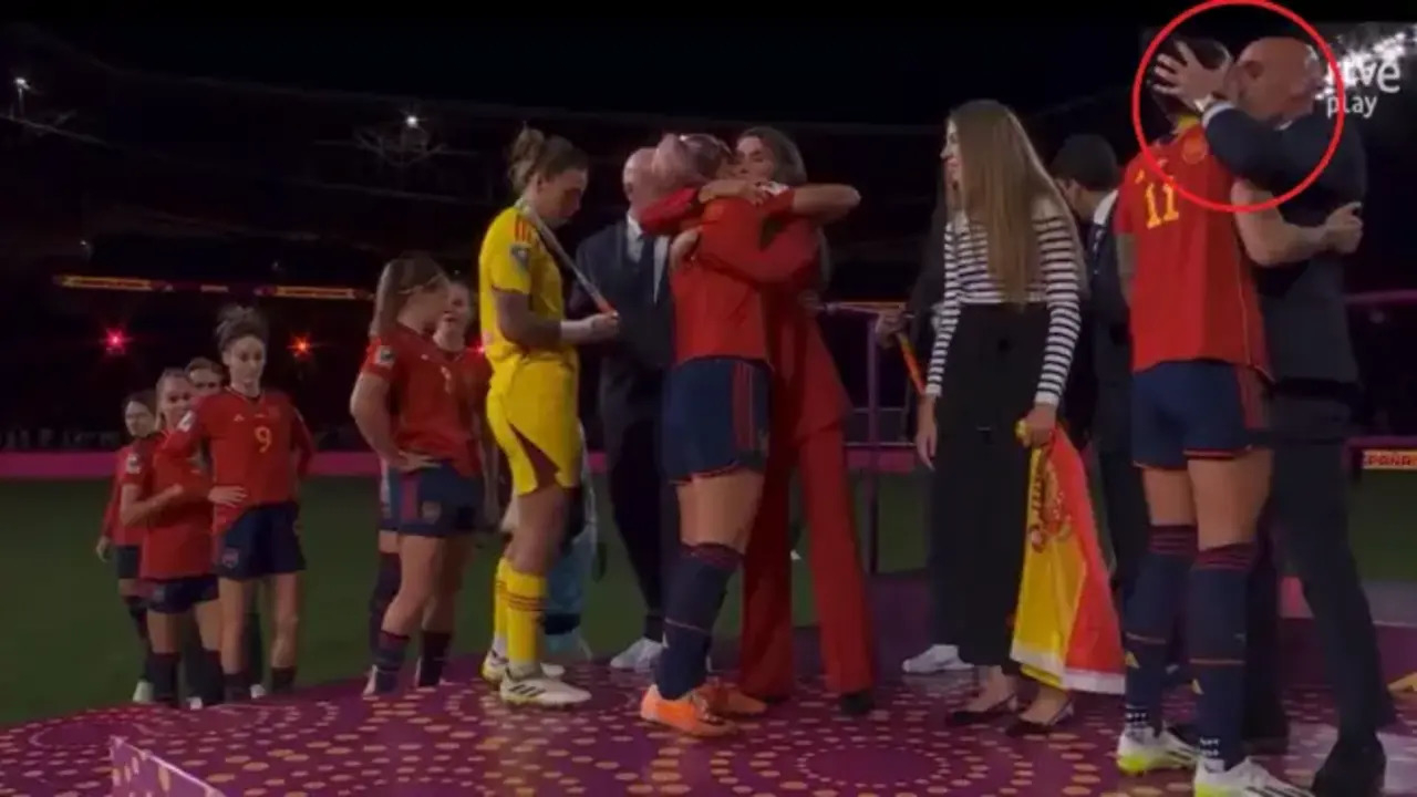 İspanya Futbol Federasyon Başkanı'ndan skandal hareket!