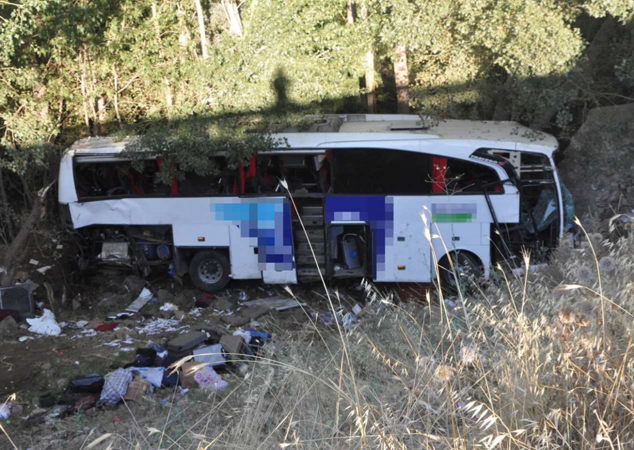 Yozgat'ta feci kaza: Yolcu otobüsü şarampole uçtu! 12 ölü, 19 yaralı
