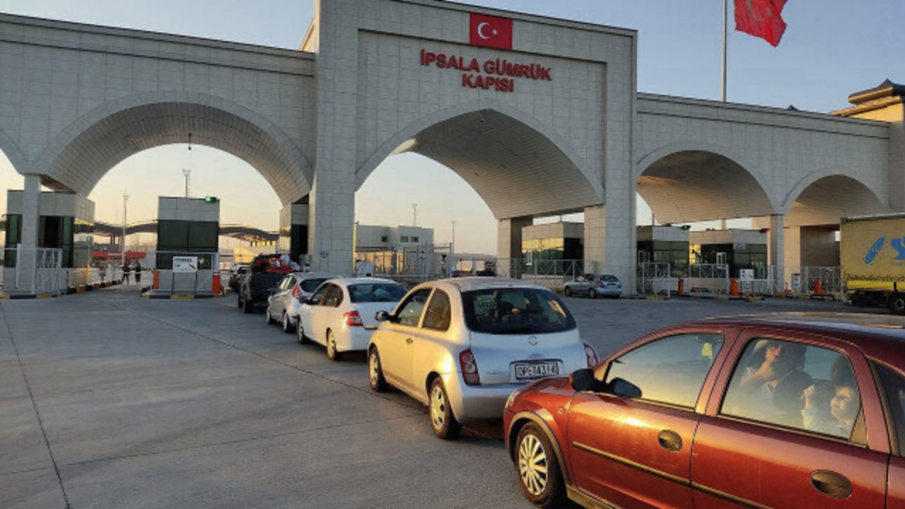 Yangın nedeniyle geçici olarak kapatılan, İpsala Gümrük Kapısı ve Kipi Gümrük Kapısı yeniden açıldı