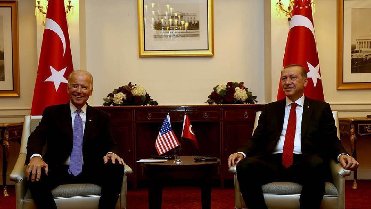 ABD Başkan Yardımcısı, Erdoğan'a sarıldı