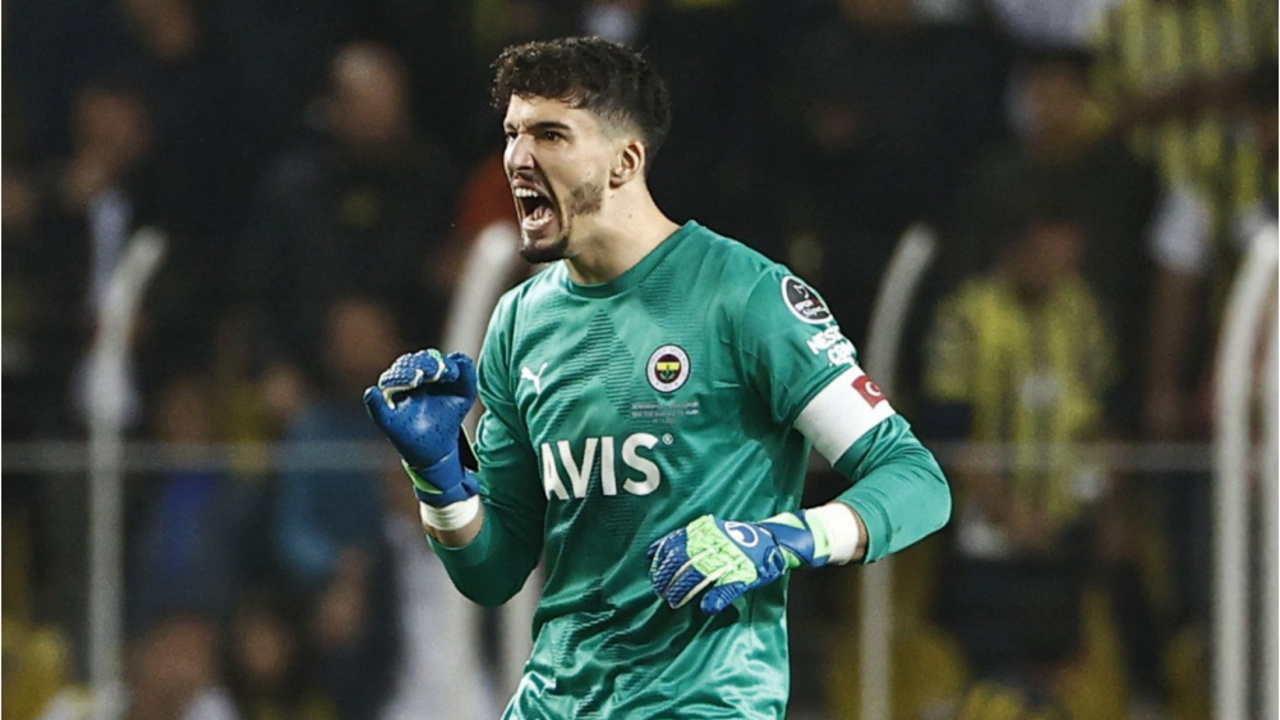 Fenerbahçe yönetiminden Altay Bayındır kararı! İmzaya hazırlanıyor...