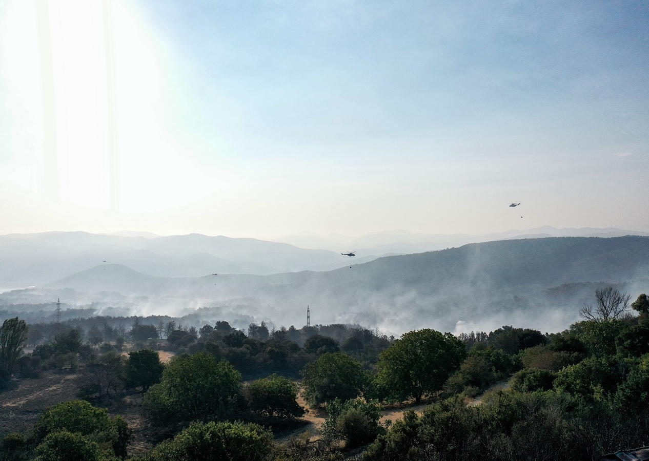 Bakan Yumaklı görüntüleri paylaştı: Çanakkale'deki orman yangınına 7 uçak ve 22 helikopterle müdahale sürüyor