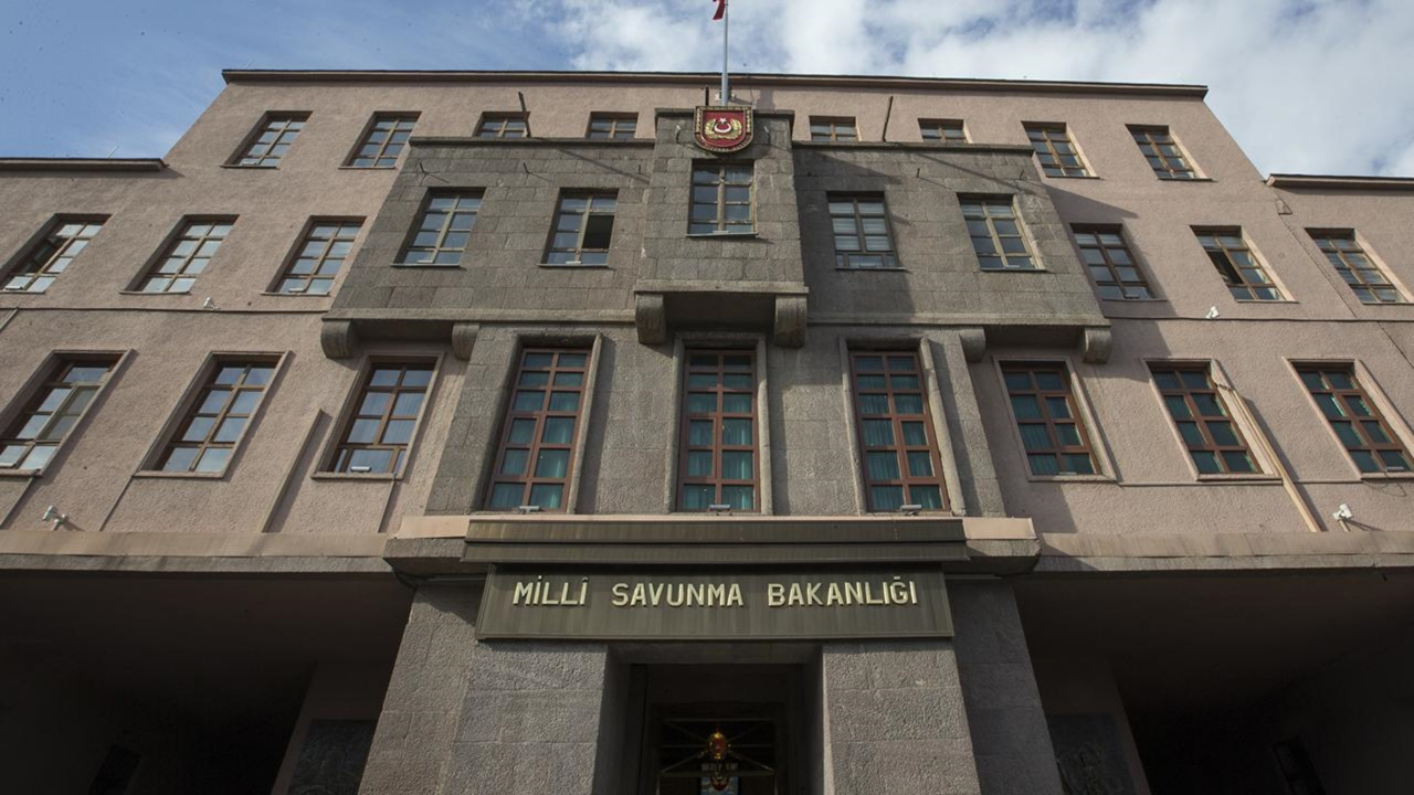 Askeri eğitim uçağı acil iniş yaptı
