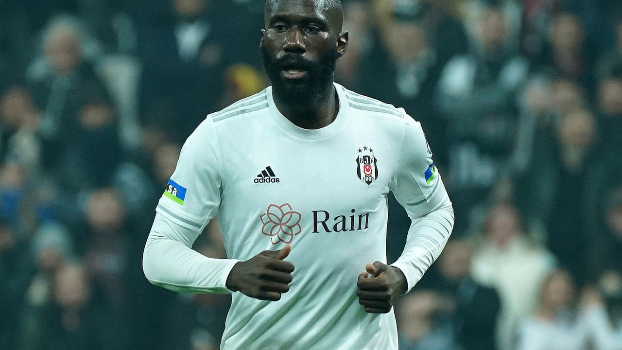 Beşiktaş'ta Arthur Masuaku'nun adalesinde gerilme ve kanama