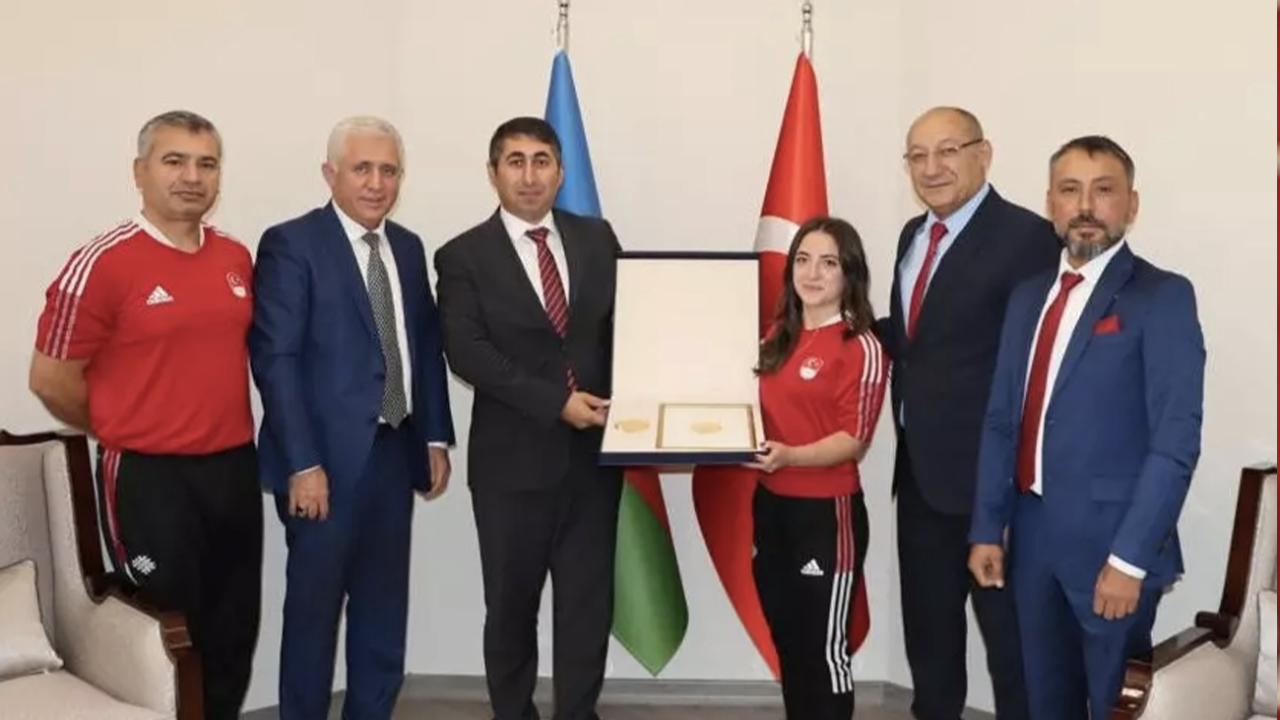 Aliyev'den Cansu Bektaş'a özel hediye!