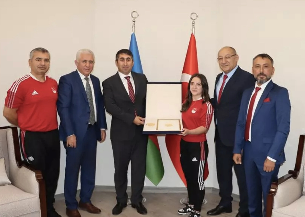 Aliyev'den Cansu Bektaş'a özel hediye!