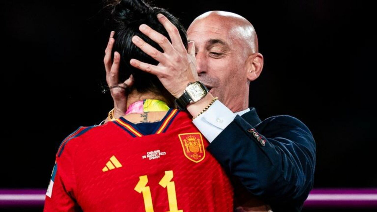 FIFA İspanya Futbol Federasyonu Başkanı Luis Rubiales biletini kesti!
