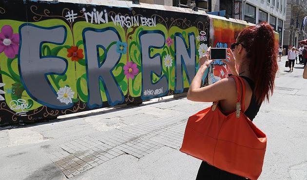 Maçka şehidi Eren Bülbül için İstiklal Caddesi'nde grafiti yapıldı