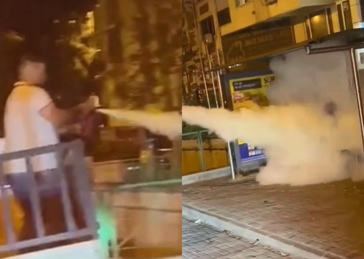 Bu ilk değil! Magandalar, açık kasa kamyonetle gelip durakta bekleyen kişiye yangın tüpü sıktılar...
