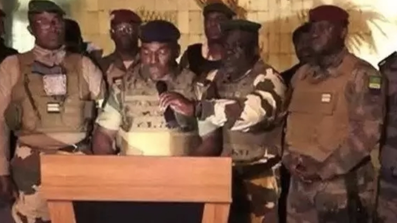Fransa'ya bir darbe de Gabon'dan... Fransız askerleri deport edilecek!