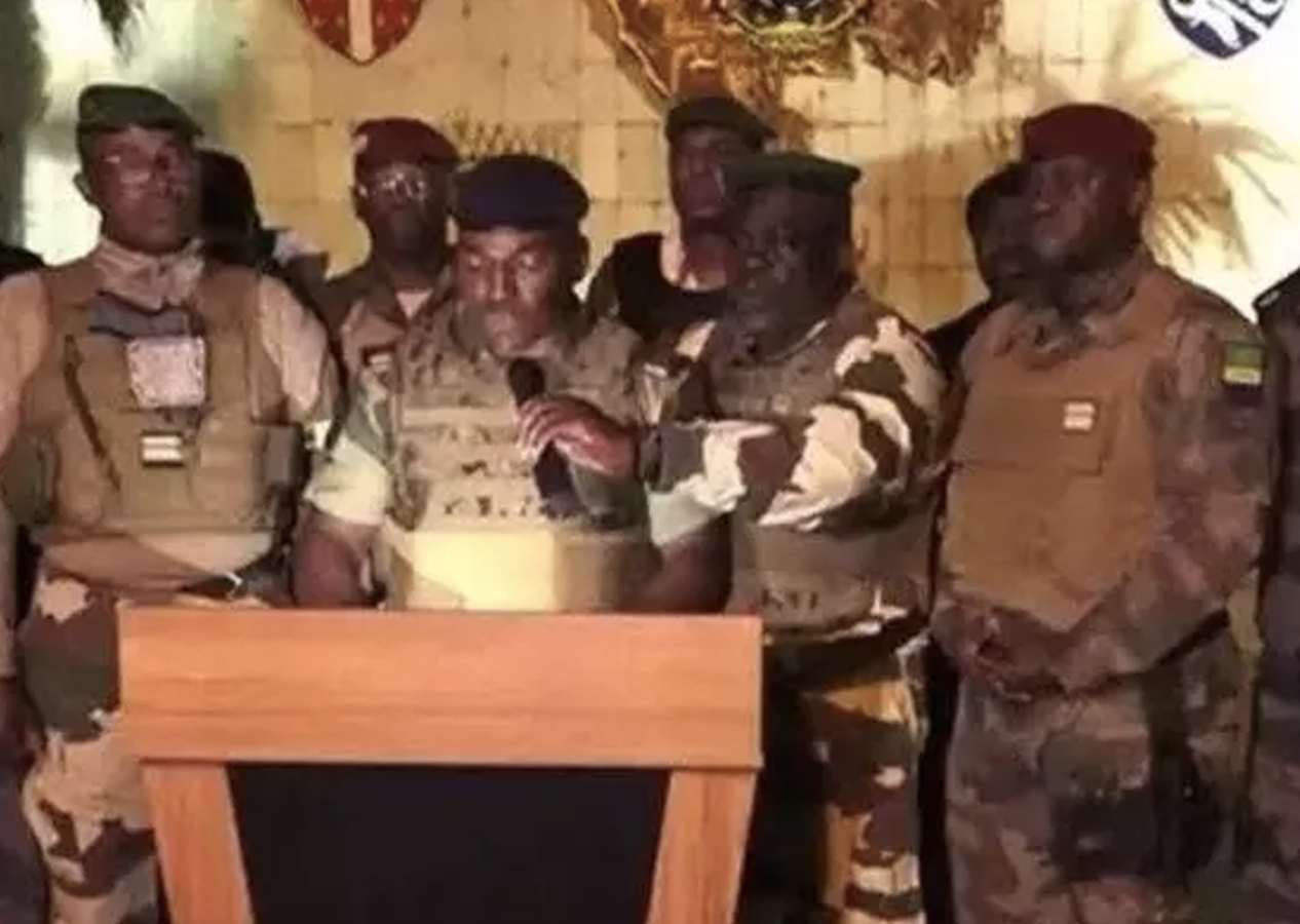 Fransa'ya bir darbe de Gabon'dan... Fransız askerleri deport edilecek!