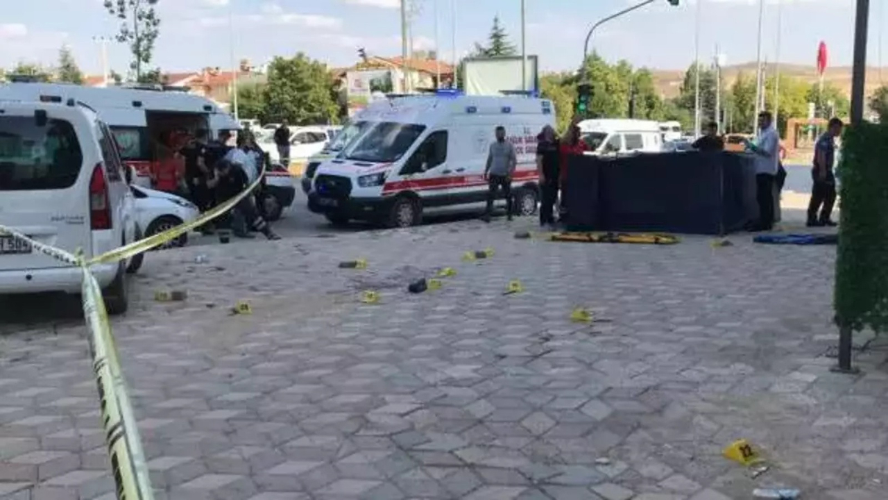 Elazığ’da silahlı çatışma: 2 kişi öldü, 1 kişi yaralandı!