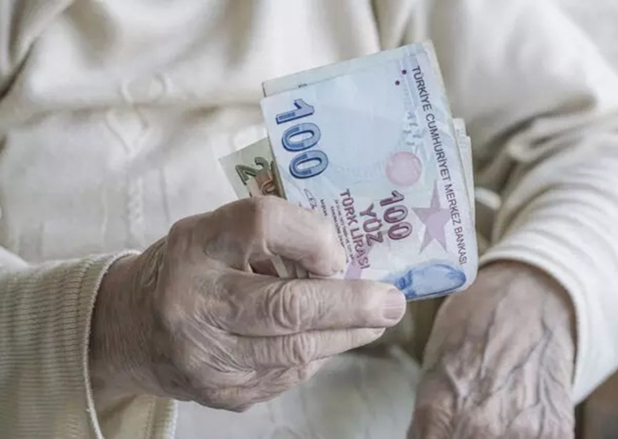 Cumhuriyet Bayramı öncesi emeklilere ikramiye müjdesi! Masadaki rakam belli oldu