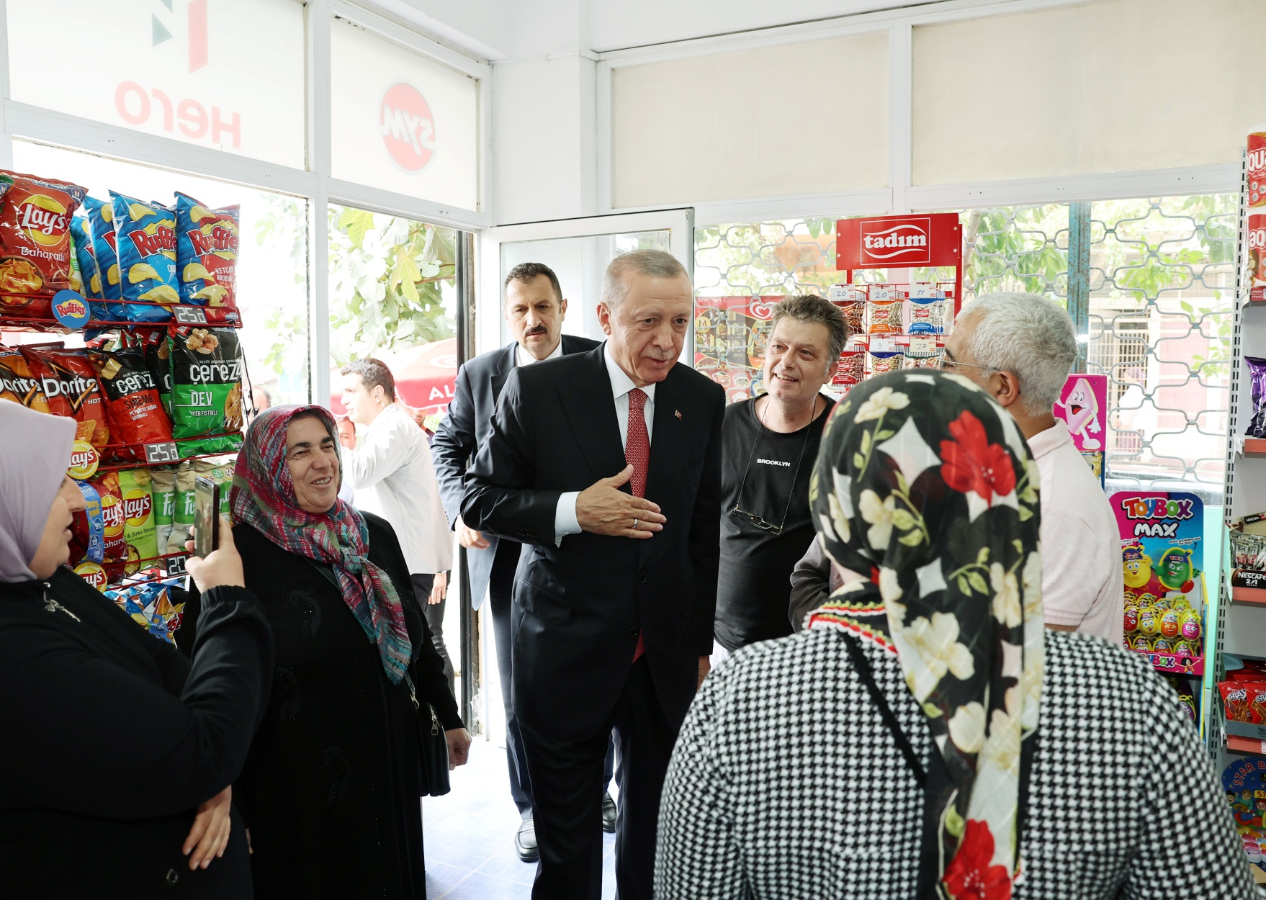 Cumhurbaşkanı Erdoğan, Üsküdar'da vatandaşlarla sohbet etti