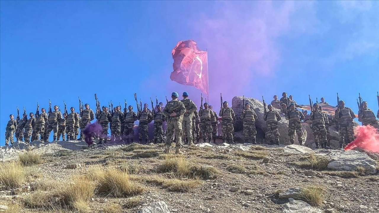 Yunanistan'a soğuk duş! 30 Ağustos kutlaması Atina'yı rahatsız etti: Adeta çıldırdılar