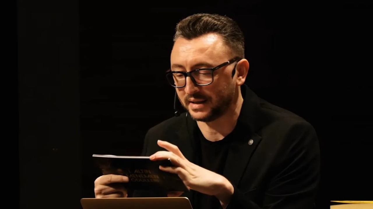 YouTuber Murat Soner'den şoke eden iddialar: "Galatasaray’ın basketbol şubesinde kız çocuğuna 'karıma benziyorsun' diyerek özel ilgi gösteren bir koç var"