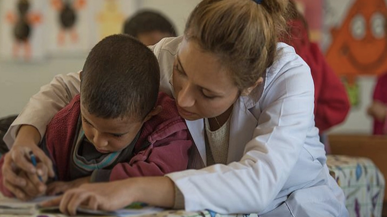 Depremden ağır etkilenen illerdeki öğretmenlere mazerete bağlı tayin hakkı