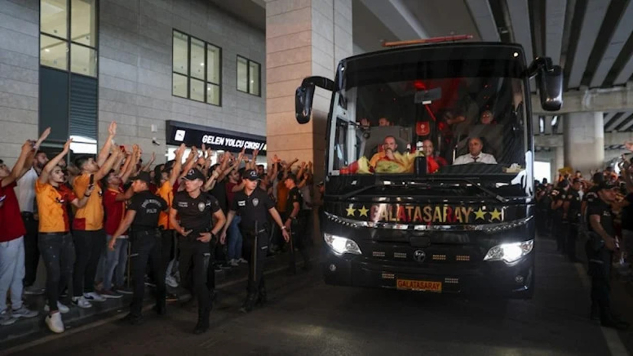 Galatasaray kulüp personelini taşıyan otobüse Gazinantep'te saldırı!