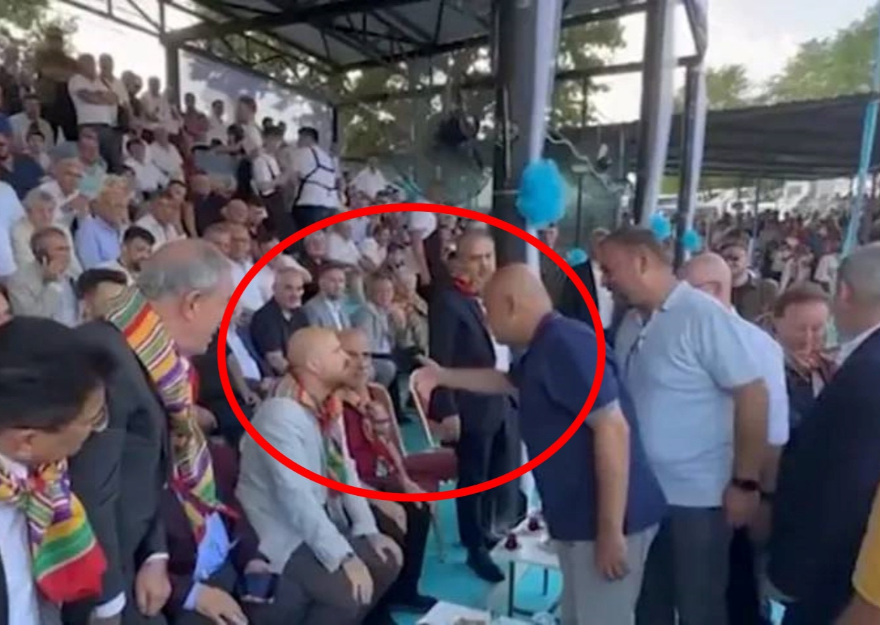 Bilal Erdoğan, her fırsatta kendisine saldıran Turhan Çömez'in elini havada bıraktı
