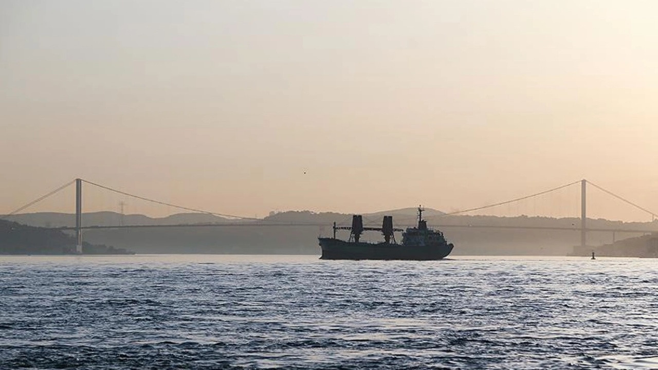 İstanbul Boğazı çift yönlü gemi geçişine kapatıldı!