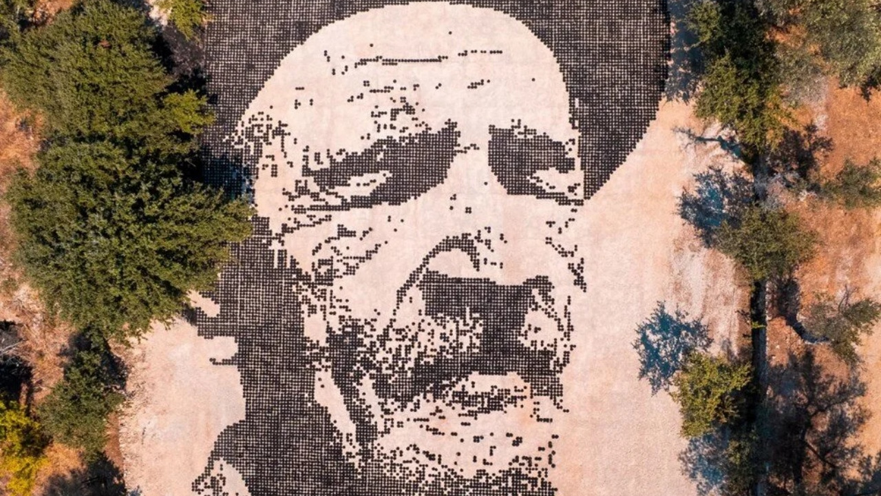 Aşık Veysel vefatının 50. yılında topraktan yapılan portresiyle anıldı