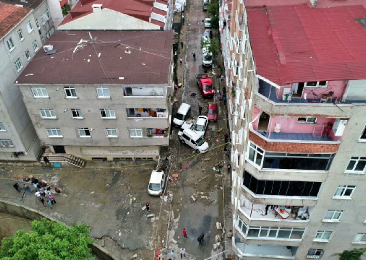 İstanbul'da sel suları sokakları viraneye çevirdi! İşte sel felaketinin ardından İstanbul...