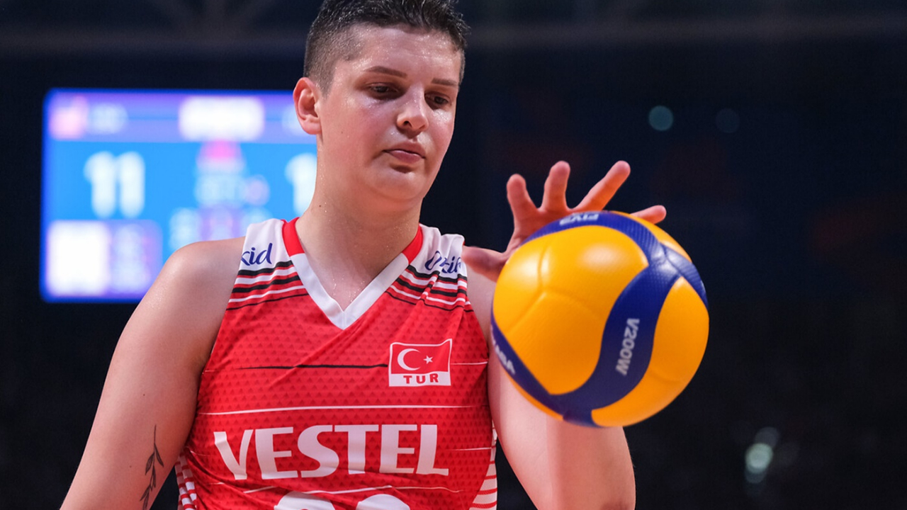 Milli voleybolcu Ebrar Karakurt'tan tepki çeken 'Lezbiyen' paylaşımı! Kısa süre sonra sildi