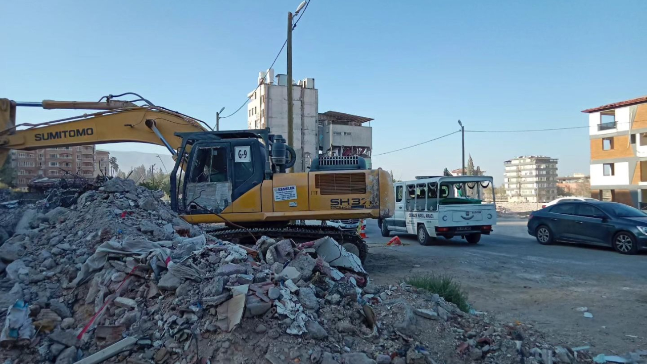 Hatay'da depremin 215'inci gününde enkazdan ceset çıktı