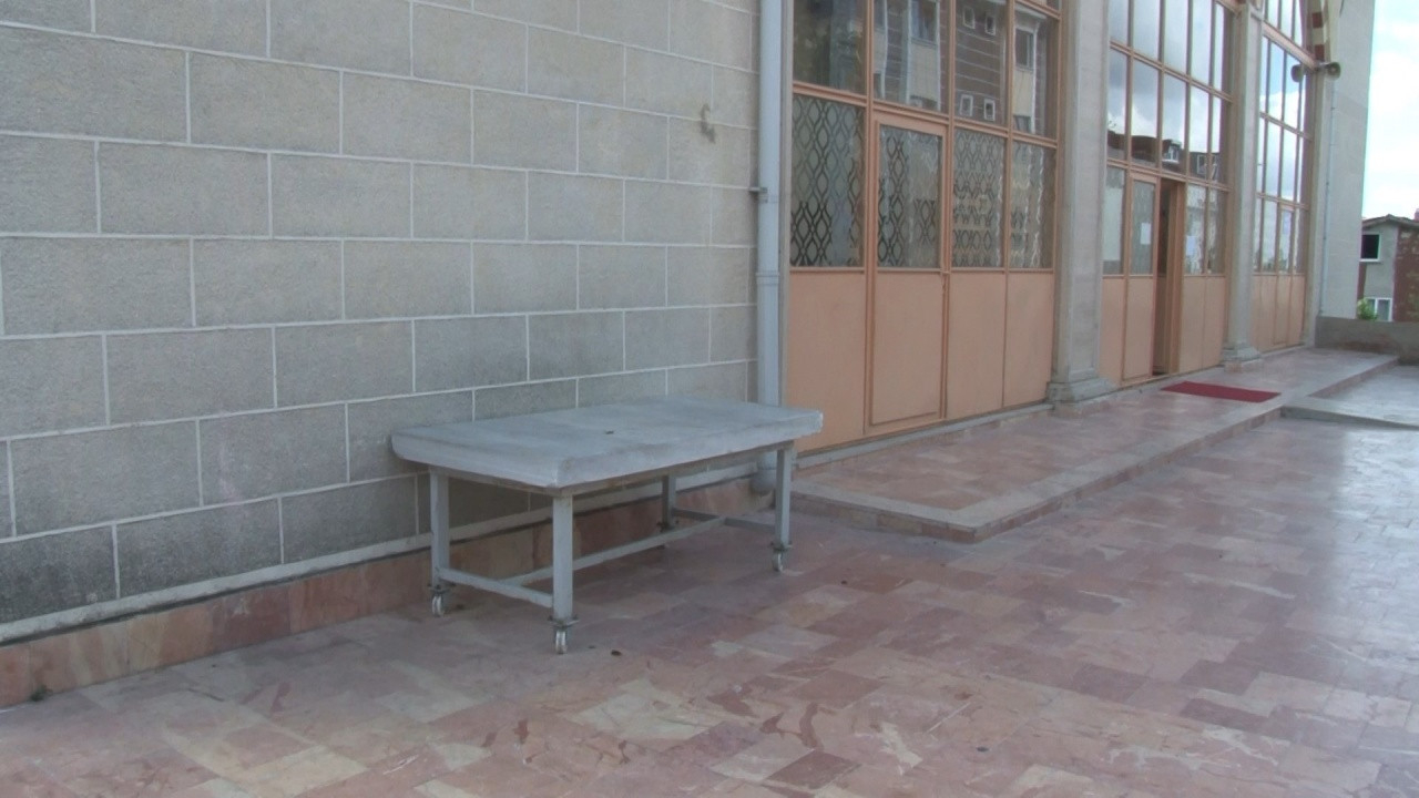 Arnavutköy'de yürek burkan olay... 3 günlük bebek cami avlusuna bırakıldı