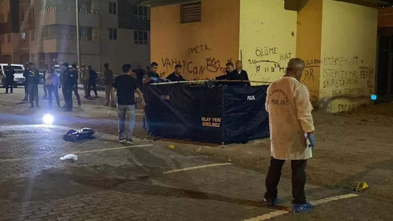 Kayseri'de kan donduran olay! 18 yaşındaki Edanur, eski sevgilisi tarafından sokak ortasında katledildi!