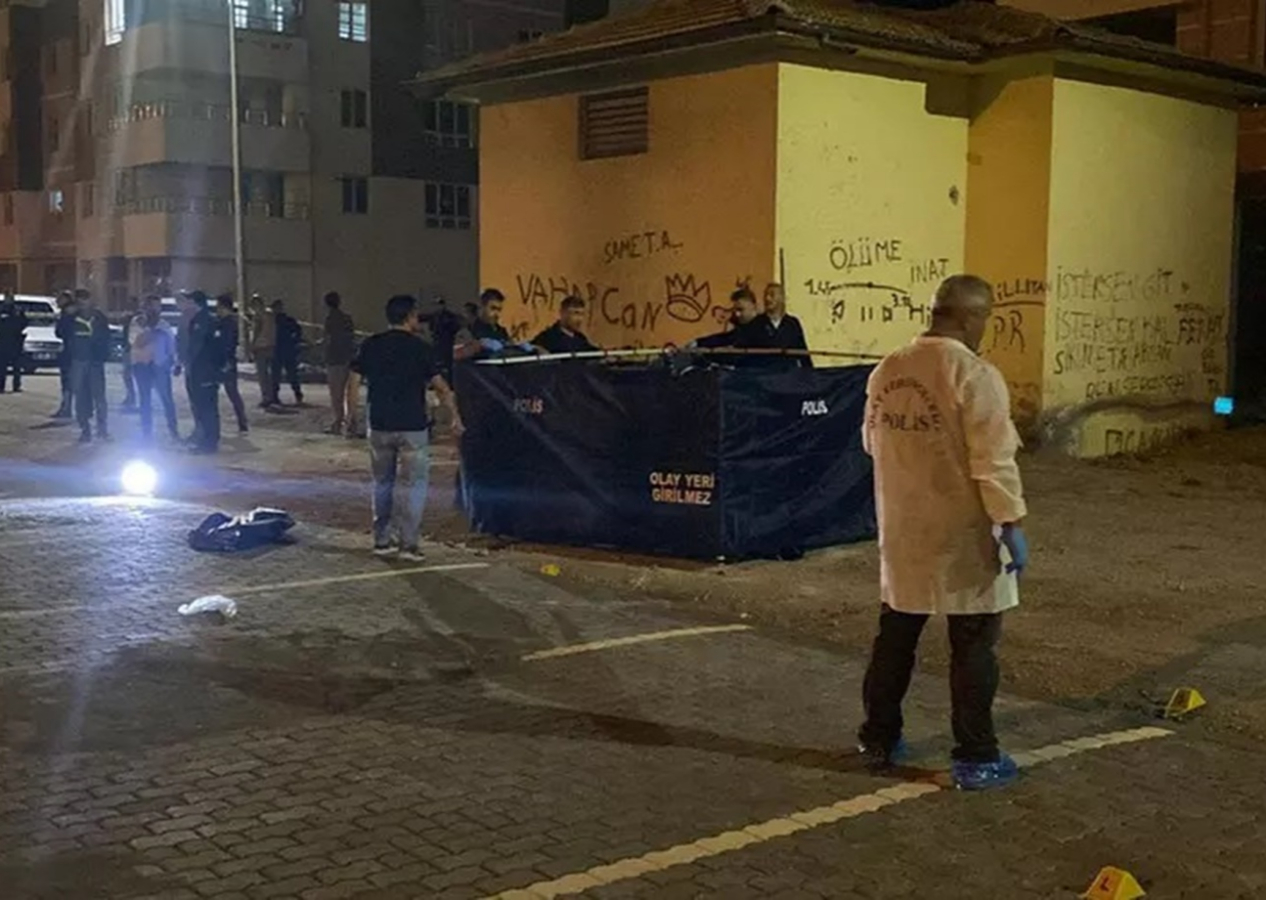 Kayseri'de kan donduran olay! 18 yaşındaki Edanur, eski sevgilisi tarafından sokak ortasında katledildi!