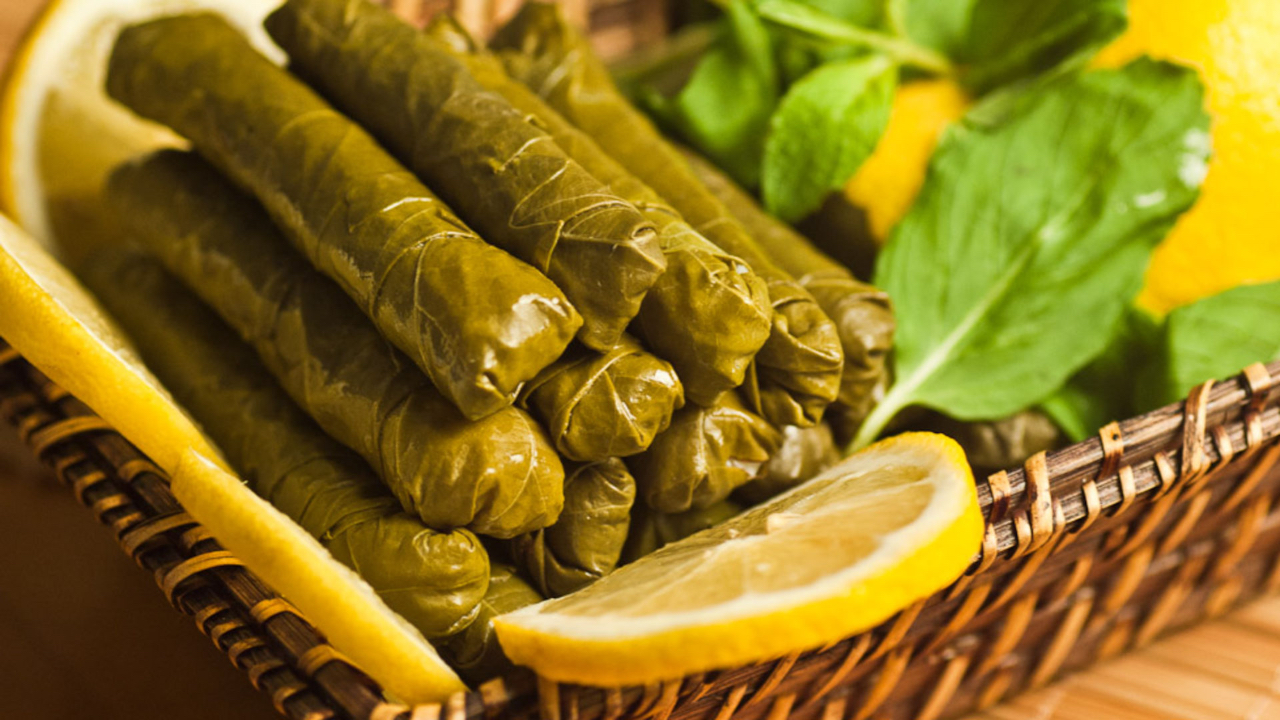 Lezzetine doyamayacaksınız! İşte, kalem gibi yaprak sarma tarifi!
