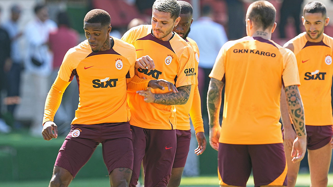 Galatasaray'da Zaha antrenmana çıktı bu sefer de Bakambu ile Sanchez yok