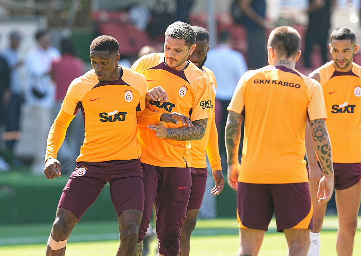 Galatasaray'da Zaha antrenmana çıktı bu sefer de Bakambu ile Sanchez yok