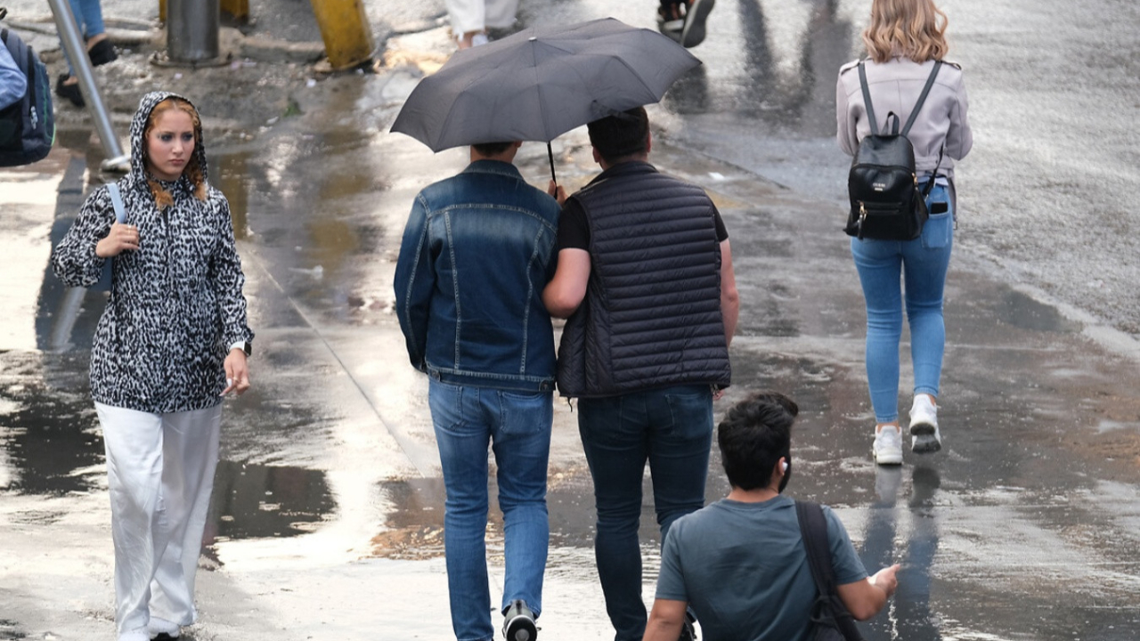 Meteoroloji'den İstanbul ve Karadeniz uyarısı! Kuvvetli sağanak geliyor...