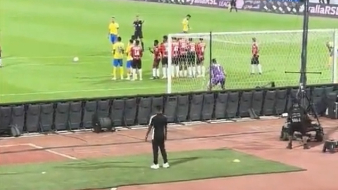 Cristiano Ronaldo'nun frikiği kameramanı bayılttı!