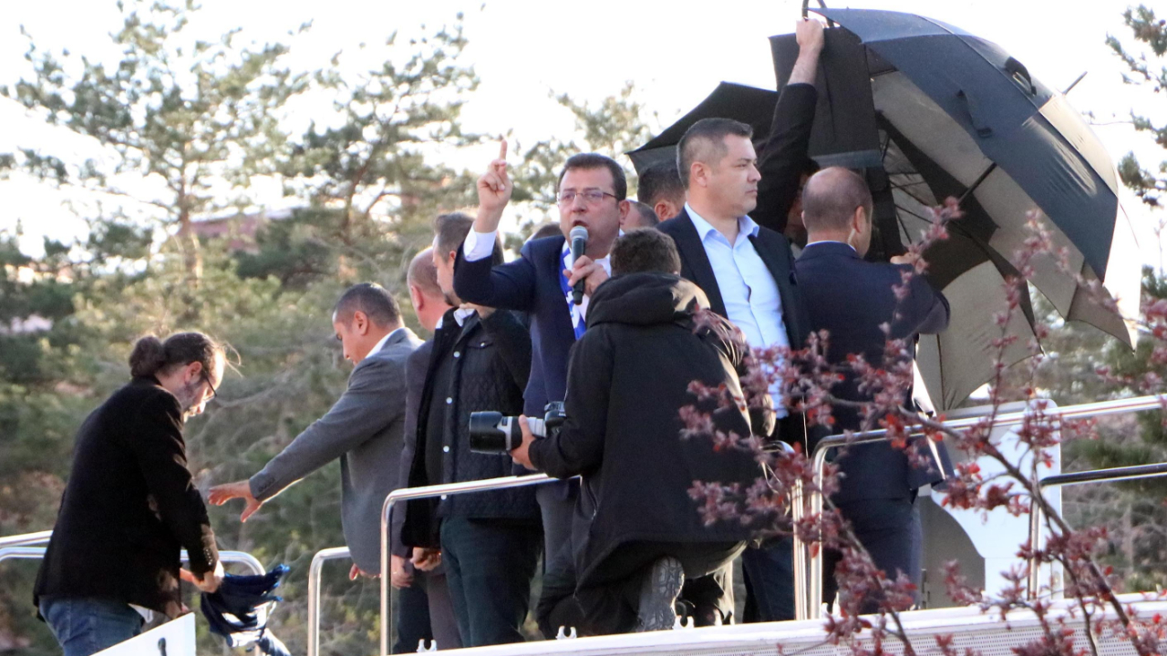 Ekrem İmamoğlu'na Erzurum mitinginde taşlı saldırıya dava